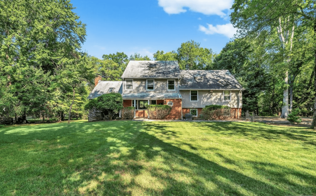 11 Margaret Court, Demarest